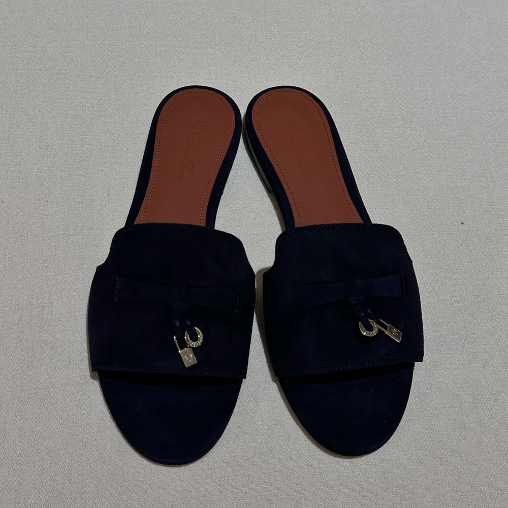 New Summer Charm Sandals size EU 38 and US 8 black